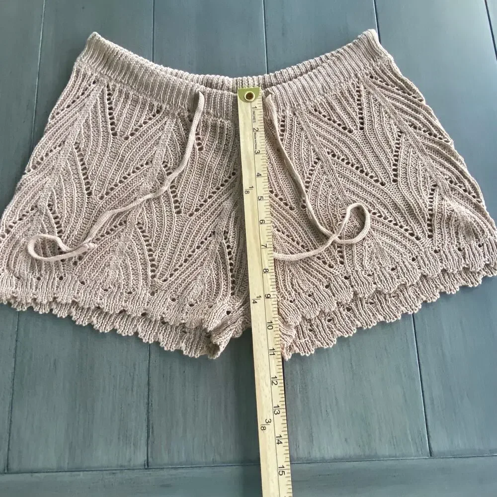 Khaki Vacay Hollow‑Out Scalloped Shorts • Women’s Medium • 100% Polyester